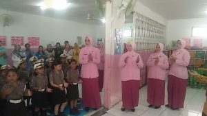 Read more about the article *Sukseskan “GERNAS BAKU”, Bhayangkari Jakarta barat ajak orang tua murid gemar membaca*
