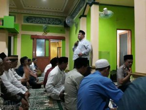 Read more about the article Safari Ramadhan, Kapolsek Cengkareng Pimpin Sholat Tarawih Bersama Jamaah Masjid Baitul Mu’minin