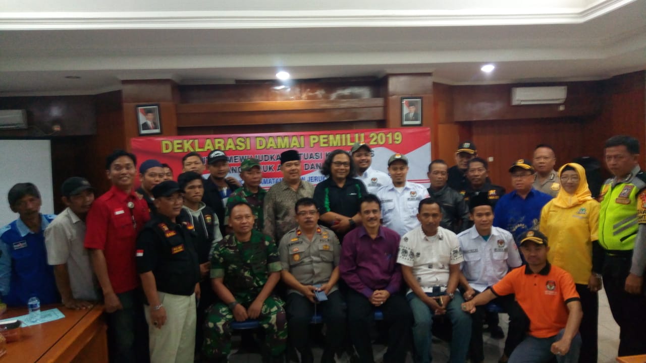Read more about the article Polsek Kebon Jeruk Gelar Deklarasi Damai Pemilu 2019 di Tingkat Kelurahan Kebon Jeruk