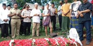 Read more about the article Kapolsek Kembangan Hadiri Pemakaman Korban Tsunami