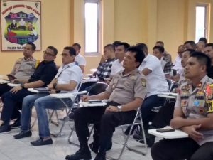 Read more about the article Wakapolres metro Jakbar Bersama KPUD dan Bawaslu Pimpin Sosialisasi Petugas Pengamanan TPS