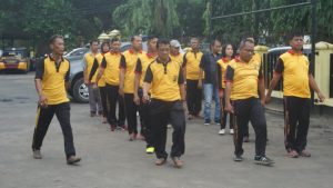 Read more about the article Jumat Bersih, Polsek Kalideres Kerja Bakti Bersihkan Mako
