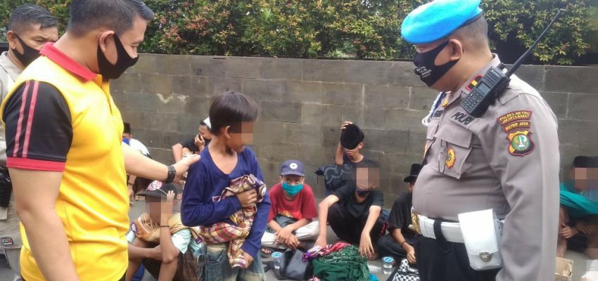 Hendak demo Puluhan Anak Dibawah Umur di giring, Polisi; Kita Ajak Makan