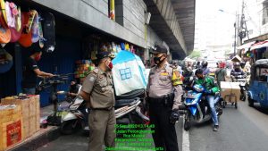 Read more about the article Polisi dan Satpol pp Roa Malaka Gelar Penegakan Disiplin Pelanggar PSBB Di Jalan Kali Besar Tambora Jakarta Barat