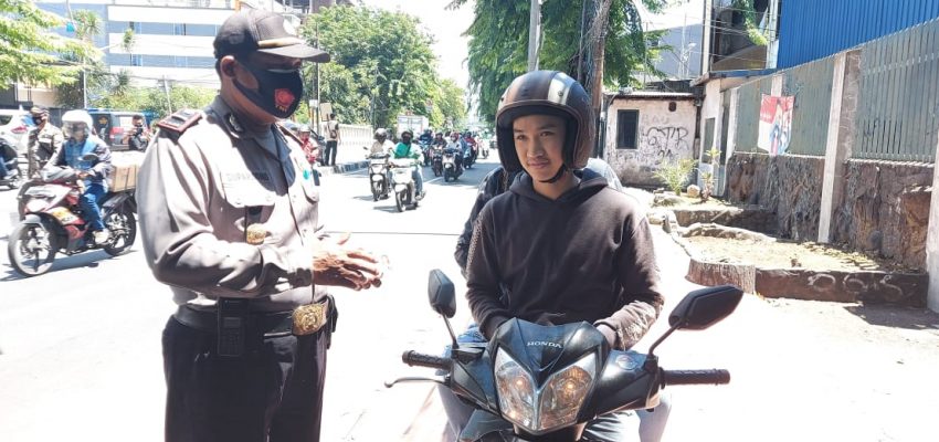 Ops Yustisi, Petugas Gabungan Jaring 70 Pelanggar Prokes di Tambora Jakarta Barat
