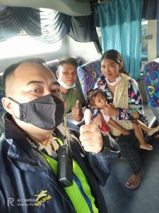 Read more about the article Sigap polantas Jakarta Barat Bantu Seorang Ibu Menemukan Barang Miliknya Yang Tertinggal Di Bus
