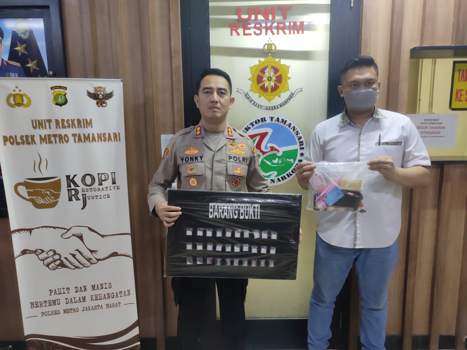Read more about the article Polsek Metro Taman Sari Amankan Pengedar Narkoba, 30 Paket Sabu siap Edar Disita