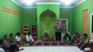 Read more about the article Shubuh Keliling Di Musholla Al Mansuriah, Akp Syafri Wasdar Beri Edukasi dan Ajak Warga Jaga Kamtibmas