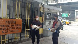 Read more about the article Polsek Tanjung Duren Salurkan Sembako Kepada Warga Terdampak Akibat Pengalihan Subsidi