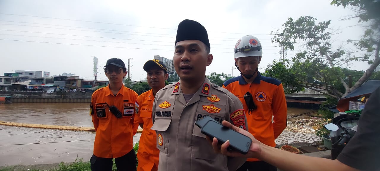 You are currently viewing Mahasiswi IPB Yang Hilang Terseret Arus Akibat Hujan Lebat Di Jl Dadali Tanah Sereal Bogor, Ditemukan Tewas Di Banjir Kanal Barat