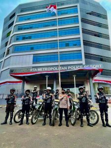 Read more about the article Tim Patroli Perintis Presisi Polres Metro Jakarta Barat Amankan 5 Remaja Usai Bentrok Di Wilayah Pesanggrahan, Celurit, mandau hingga Samurai Diamankan