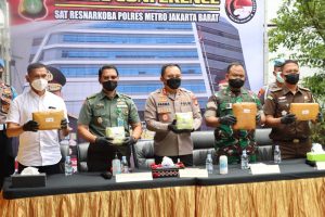Read more about the article Hari Pahlawan tahun 2022, Sat Narkoba Polres Metro Jakarta Barat Musnahkan 650 kg ganja dan 4,8 Kg sabu periode Juli s/d Oktober 2022