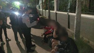 Read more about the article Di Duga Hendak Tawuran, 5 Remaja Berikut Sajam jenis Celurit Di Amankan Tim Patroli Perintis Presisi Polres Metro Jakarta Barat