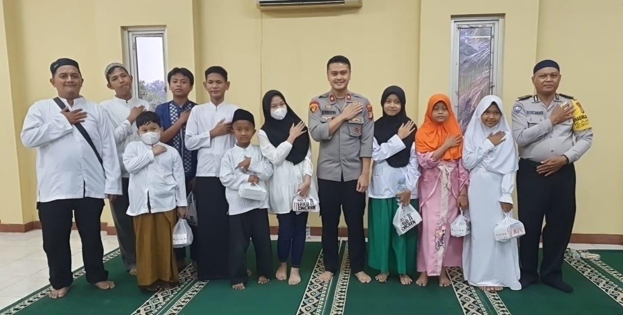 Read more about the article Polsek Tanjung Duren Gelar Bakti Religi, Pengajian, Doa Bersama Hingga Santunin Anak Yatim Piatu