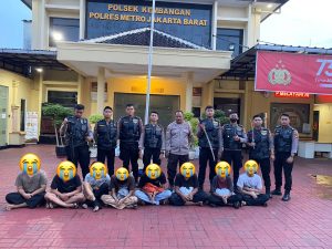 Read more about the article Hendak Tawuran, 8 Remaja Konvoi Sambil Bawa Sajam Berhasil Di Gagalkan Tim Patroli Perintis Presisi Polres Metro Jakarta Barat
