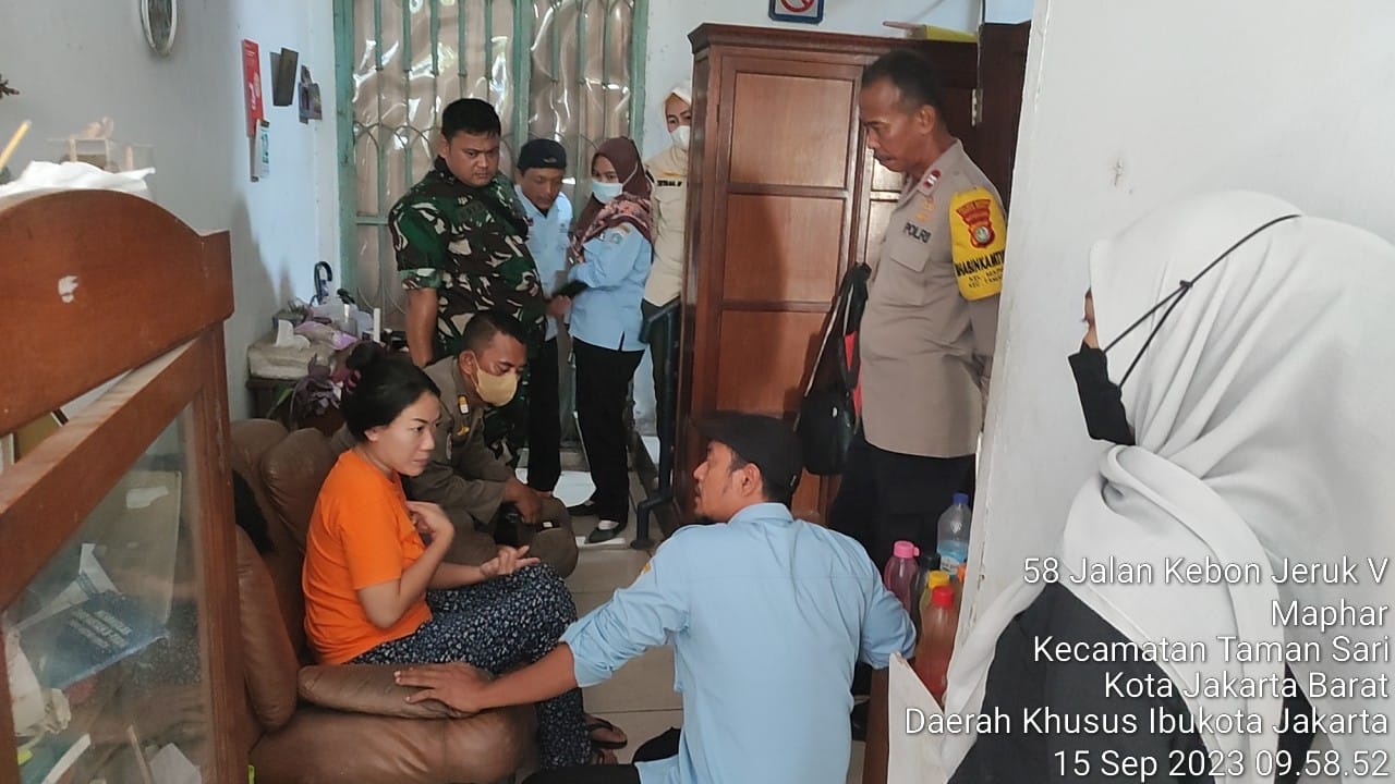 You are currently viewing Terima Aduan Warga, Tiga Pilar Tamansari Respon Cepat Evakuasi ODGJ Yang Ngamuk